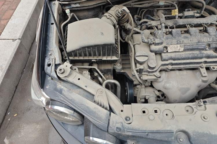 Used Chevrolet Aveo Sonic 2011 Sedan 1.4L Manual Transmission SE Engine Bay Right