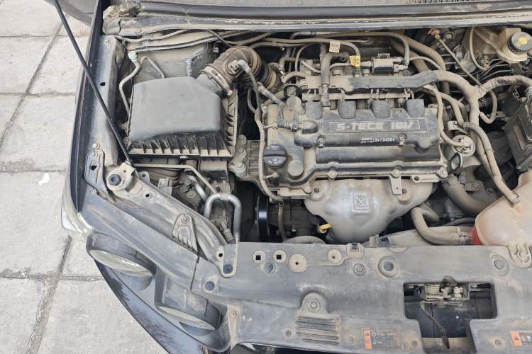 Used Chevrolet Aveo Sonic 2011 Sedan 1.4L Automatic SL Engine Bay Right
