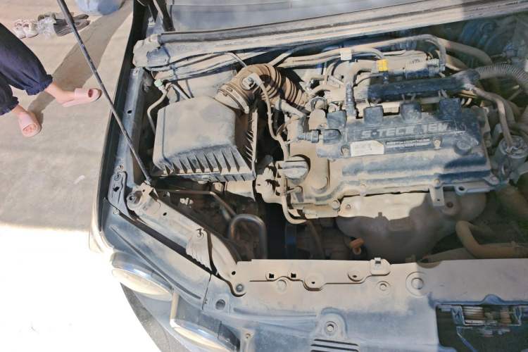Used Chevrolet Aveo Sonic 2011 Sedan 1.4L Manual Transmission SE Engine Bay Right