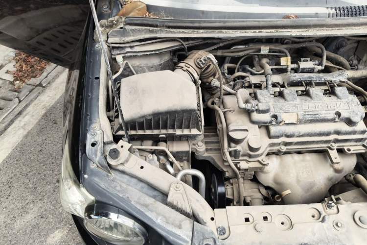 Used Chevrolet Aveo Sonic 2011 Sedan 1.4L Manual Transmission SE Engine Bay Right
