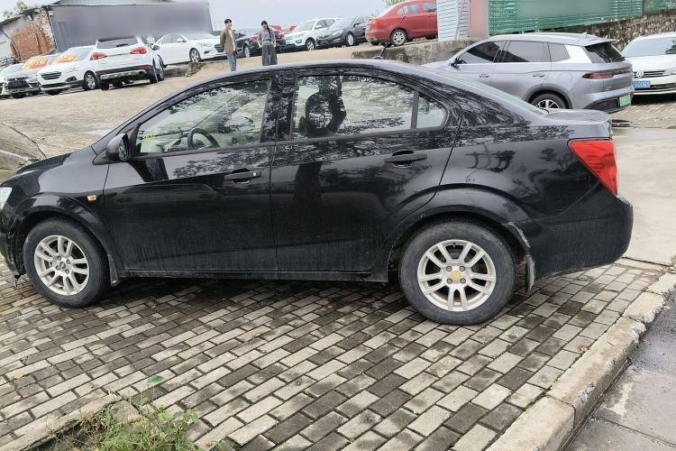 Used Chevrolet Aveo Sonic 2011 Sedan 1.4L MT SL Exterior 5