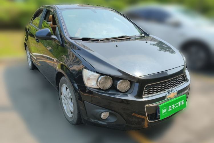 Used Chevrolet Aveo Sonic 2011 Sedan 1.4L Manual Transmission SE Front Right 45 Deg