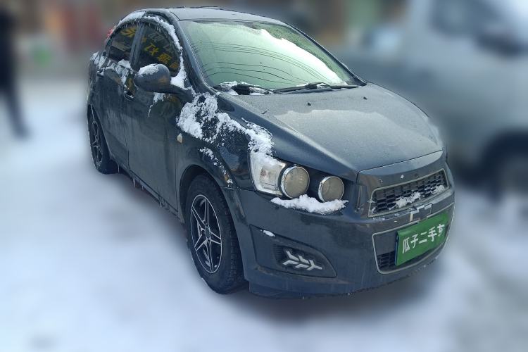Used Chevrolet Aveo Sonic 2011 Sedan 1.4L Manual Transmission SE Front Right 45 Deg