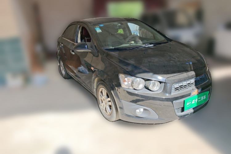 Used Chevrolet Aveo Sonic 2011 Sedan 1.4L Manual Transmission SE Front Right 45 Deg