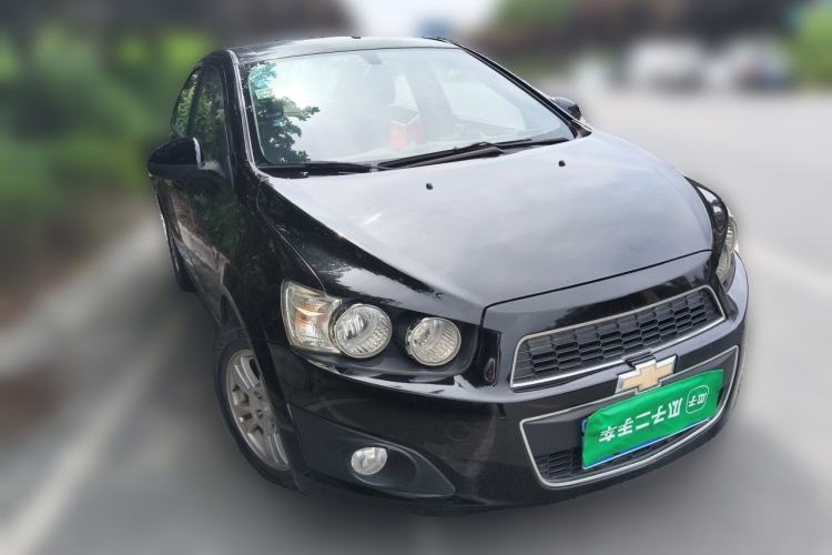 Used Chevrolet Aveo Sonic 2011 Sedan 1.4L Manual Transmission SE Front Right 45 Deg