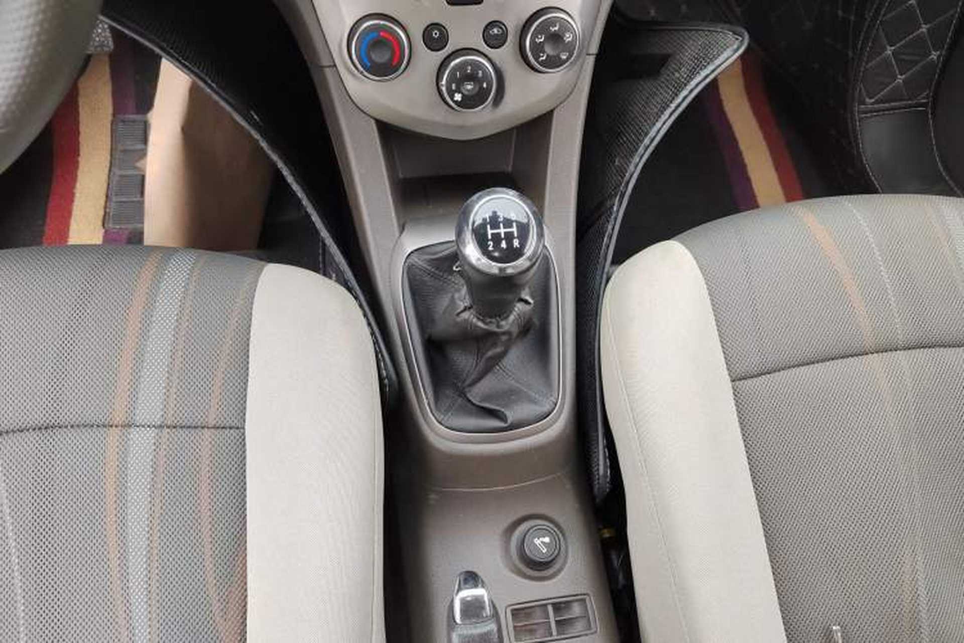 Used Chevrolet Aveo Sonic 2011 Sedan 1.4L MT SL Gear Lever