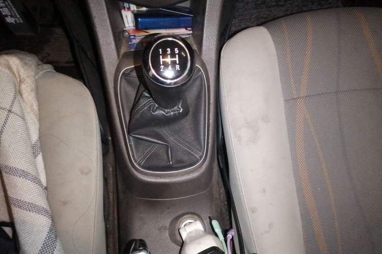 Used Chevrolet Aveo Sonic 2011 Sedan 1.4L MT SL Gear Lever