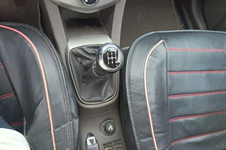 Used Chevrolet Aveo Sonic 2011 Sedan 1.4L MT SL Gear Lever