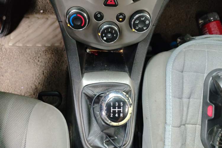 Used Chevrolet Aveo Sonic 2011 Sedan 1.4L MT SL Gear Lever