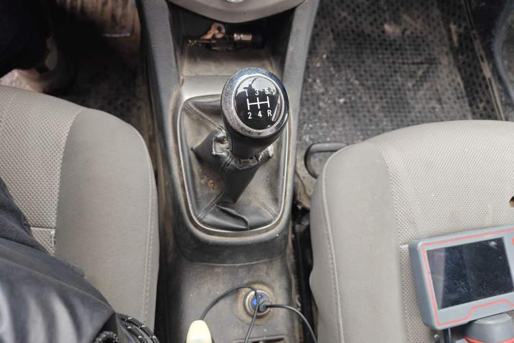 Used Chevrolet Aveo Sonic 2011 Sedan 1.4L Manual Transmission SE Gear Lever