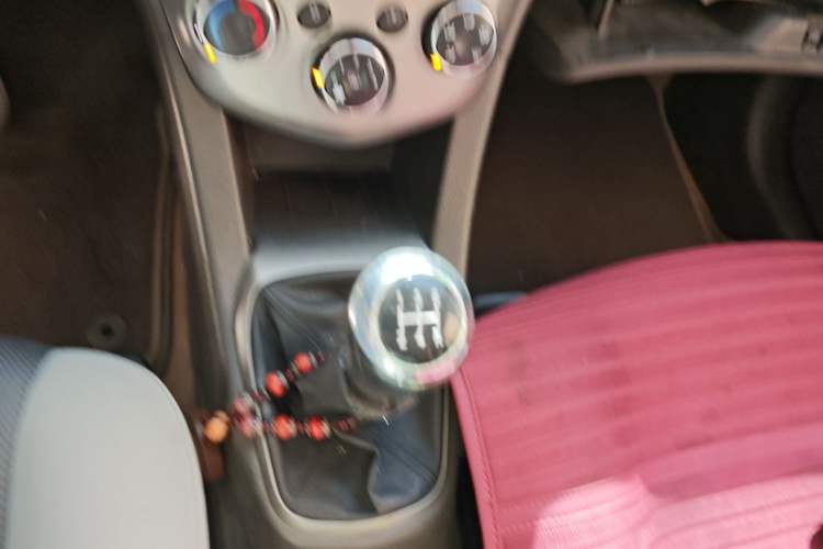 Used Chevrolet Aveo Sonic 2011 Sedan 1.4L Manual Transmission SE Gear Lever
