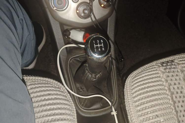 Used Chevrolet Aveo Sonic 2011 Sedan 1.4L MT SL Gear Lever