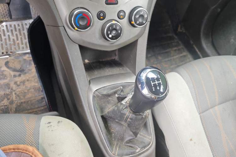 Used Chevrolet Aveo Sonic 2011 Sedan 1.4L MT SL Gear Lever
