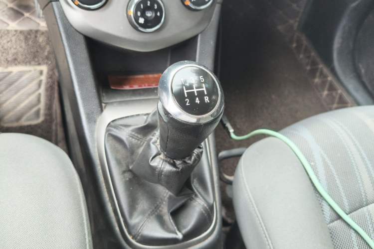 Used Chevrolet Aveo Sonic 2011 Sedan 1.4L Manual Transmission SE Gear Lever