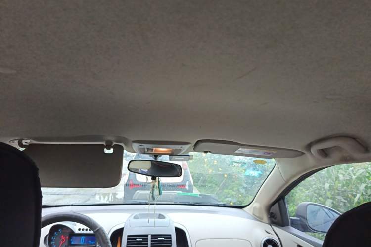 Used Chevrolet Aveo Sonic 2011 Sedan 1.4L MT SL Headliner
