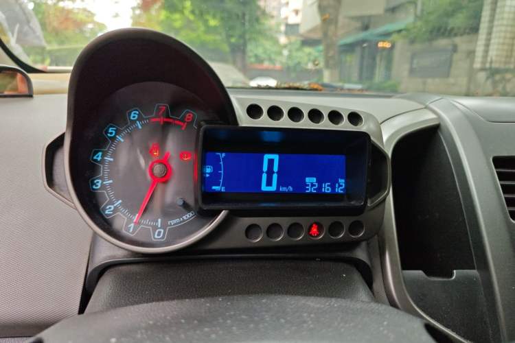 Used Chevrolet Aveo Sonic 2011 Sedan 1.4L MT SL Instrument Cluster