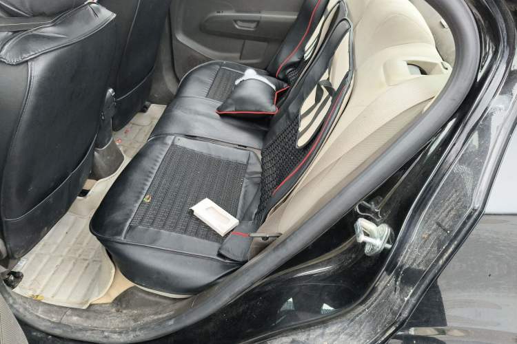 Used Chevrolet Aveo Sonic 2011 Sedan 1.4L MT SL Interior 1