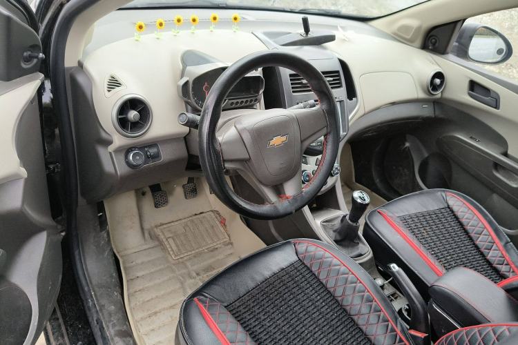 Used Chevrolet Aveo Sonic 2011 Sedan 1.4L MT SL Interior 3