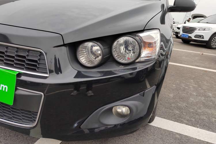 Used Chevrolet Aveo Sonic 2011 Sedan 1.4L MT SL Left Front Headlight