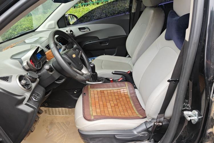 Used Chevrolet Aveo Sonic 2011 Sedan 1.4L Manual Transmission SE Left Front Seat