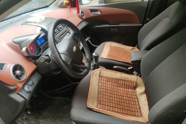 Used Chevrolet Aveo Sonic 2011 Sedan 1.4L Manual Transmission SE Left Front Seat