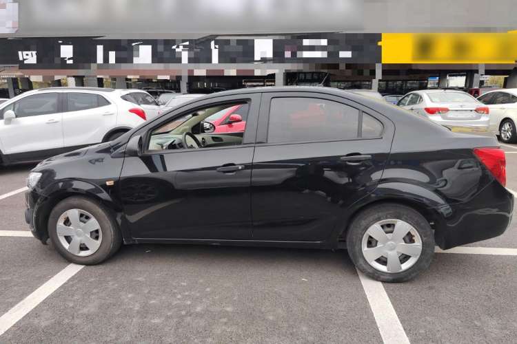 Used Chevrolet Aveo Sonic 2011 Sedan 1.4L MT SL Left Side