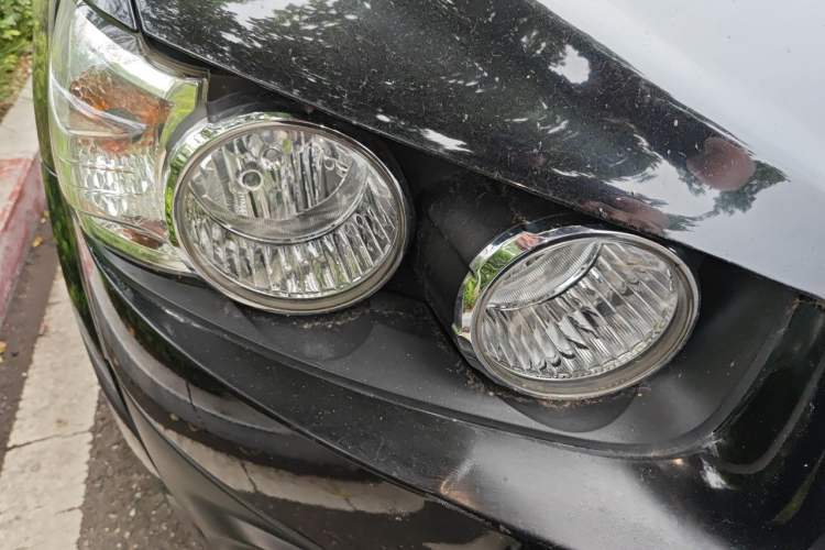 Used Chevrolet Aveo Sonic 2011 Sedan 1.4L Manual Transmission SE Right Front Headlight