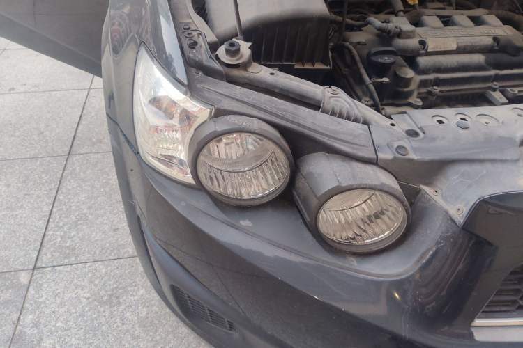Used Chevrolet Aveo Sonic 2011 Sedan 1.4L MT SL Right Front Headlight