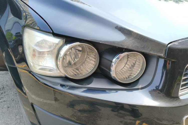 Used Chevrolet Aveo Sonic 2011 Sedan 1.4L Manual Transmission SE Right Front Headlight