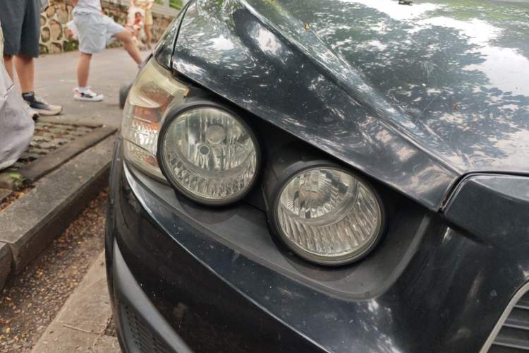 Used Chevrolet Aveo Sonic 2011 Sedan 1.4L MT SL Right Front Headlight