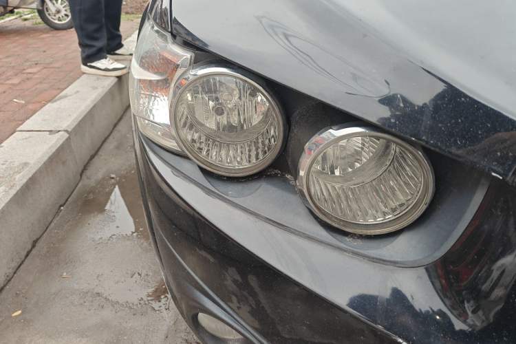Used Chevrolet Aveo Sonic 2011 Sedan 1.4L Manual Transmission SE Right Front Headlight