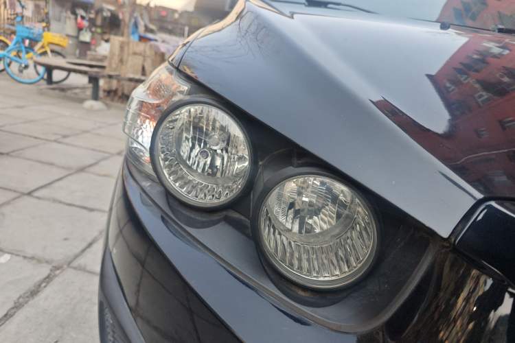 Used Chevrolet Aveo Sonic 2011 Sedan 1.4L Automatic SL Right Front Headlight