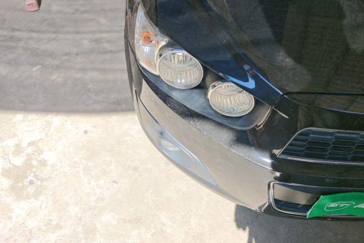 Used Chevrolet Aveo Sonic 2011 Sedan 1.4L Manual Transmission SE Right Front Headlight