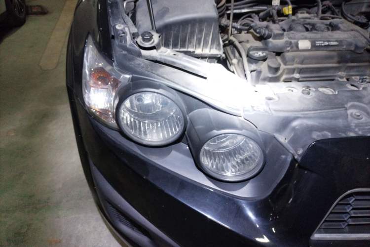 Used Chevrolet Aveo Sonic 2011 Sedan 1.4L Automatic SL Right Front Headlight