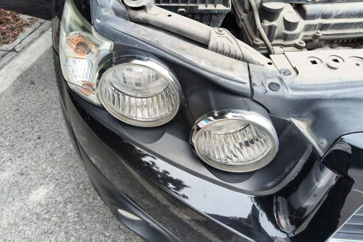 Used Chevrolet Aveo Sonic 2011 Sedan 1.4L Manual Transmission SE Right Front Headlight