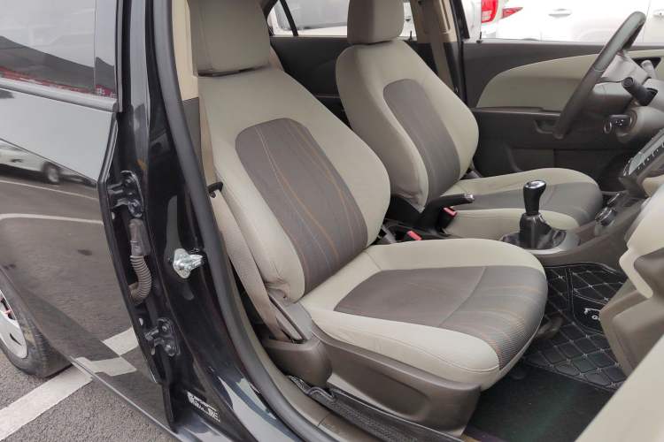 Used Chevrolet Aveo Sonic 2011 Sedan 1.4L MT SL Right Front Seat
