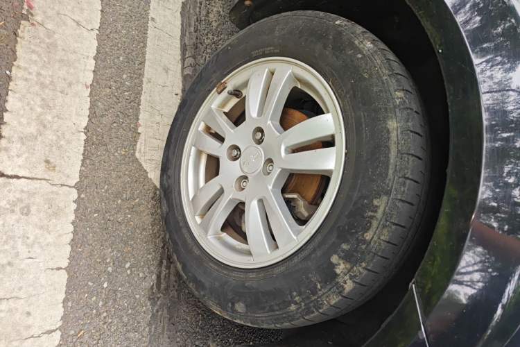 Used Chevrolet Aveo Sonic 2011 Sedan 1.4L Manual Transmission SE Right Front Wheel Hub