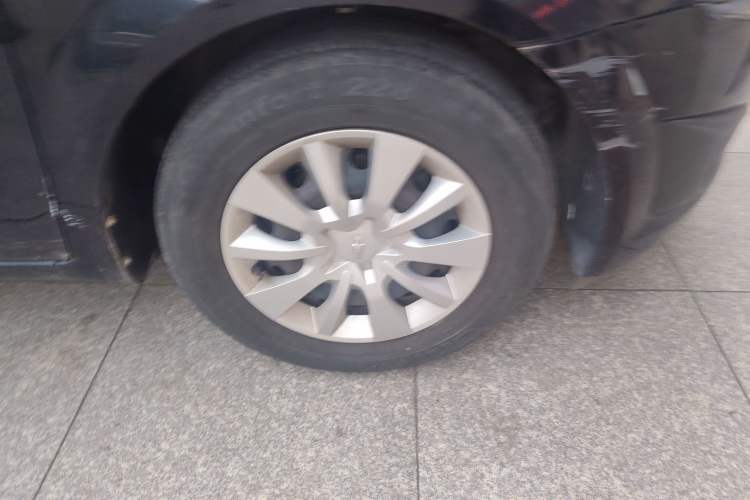 Used Chevrolet Aveo Sonic 2011 Sedan 1.4L MT SL Right Front Wheel Hub