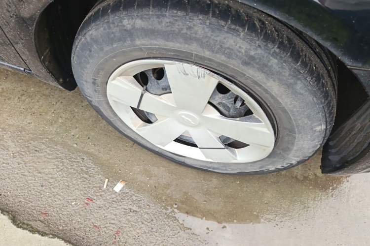 Used Chevrolet Aveo Sonic 2011 Sedan 1.4L MT SL Right Front Wheel Hub