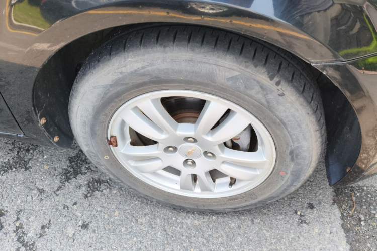 Used Chevrolet Aveo Sonic 2011 Sedan 1.4L Manual Transmission SE Right Front Wheel Hub