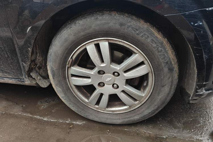 Used Chevrolet Aveo Sonic 2011 Sedan 1.4L Manual Transmission SE Right Front Wheel Hub