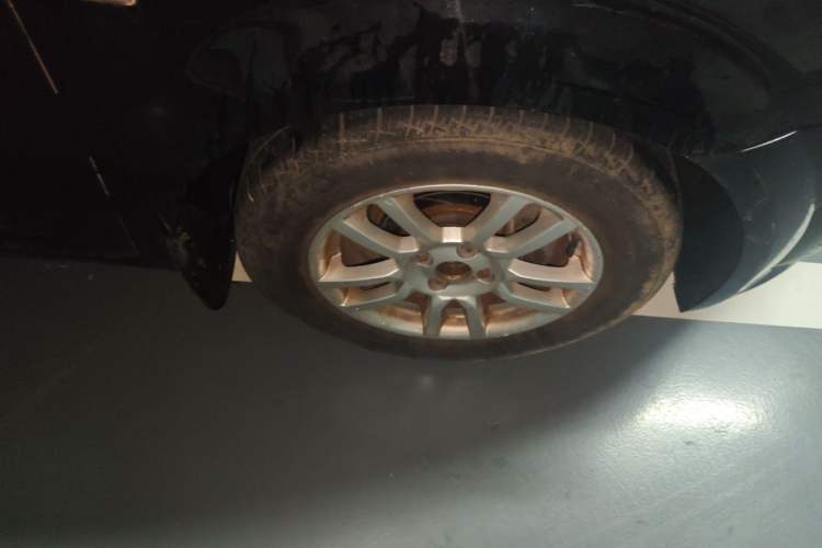 Used Chevrolet Aveo Sonic 2011 Sedan 1.4L MT SL Right Front Wheel Hub