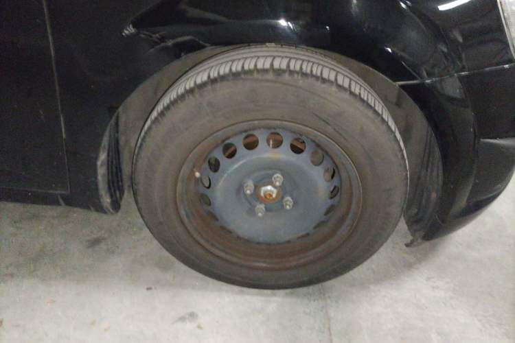 Used Chevrolet Aveo Sonic 2011 Sedan 1.4L Automatic SL Right Front Wheel Hub