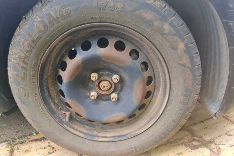 Used Chevrolet Aveo Sonic 2011 Sedan 1.4L MT SL Right Front Wheel Hub