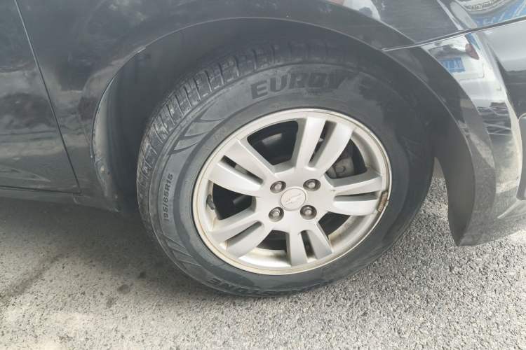 Used Chevrolet Aveo Sonic 2011 Sedan 1.4L Manual Transmission SE Right Front Wheel Hub