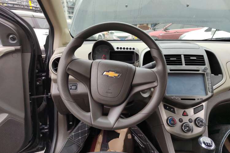 Used Chevrolet Aveo Sonic 2011 Sedan 1.4L MT SL Steering Wheel