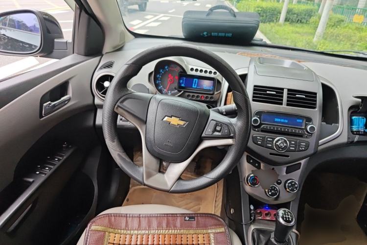 Used Chevrolet Aveo Sonic 2011 Sedan 1.4L Manual Transmission SE Steering Wheel
