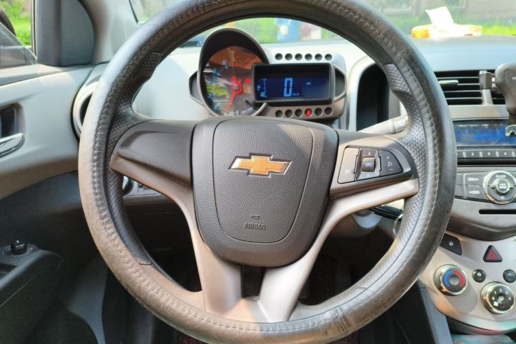 Used Chevrolet Aveo Sonic 2011 Sedan 1.4L Manual Transmission SE Steering Wheel