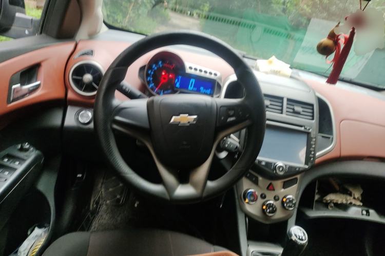 Used Chevrolet Aveo Sonic 2011 Sedan 1.4L Manual Transmission SE Steering Wheel