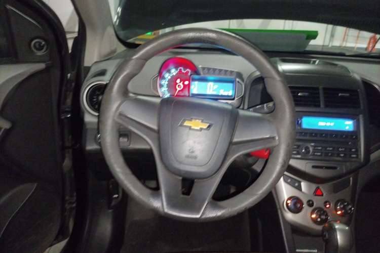 Used Chevrolet Aveo Sonic 2011 Sedan 1.4L Automatic SL Steering Wheel